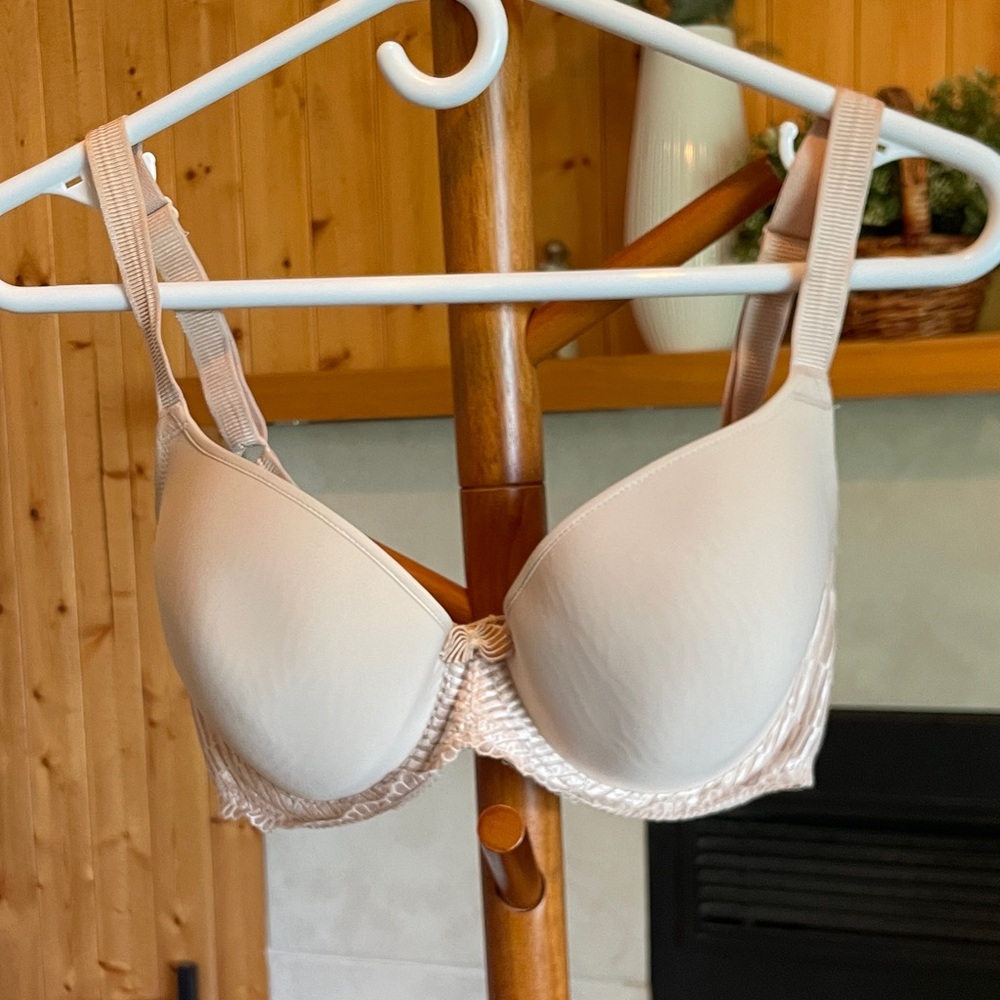 Wacoal Light Nude T-Shirt Bra with Lace Trim